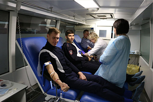 Полицейский из Калуги сдал кровь в 52-й раз