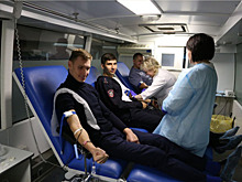 Полицейский из Калуги сдал кровь в 52-й раз