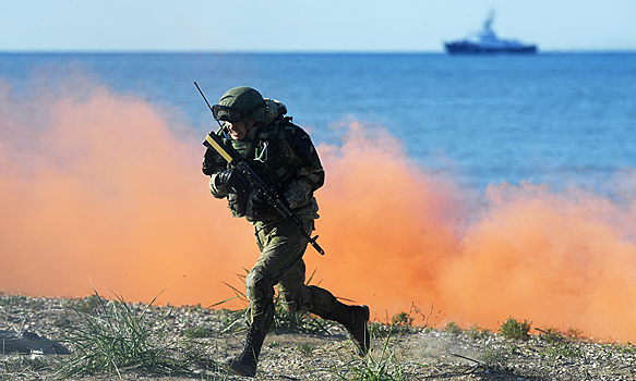 Россия перебросила десантные корабли в Черное море