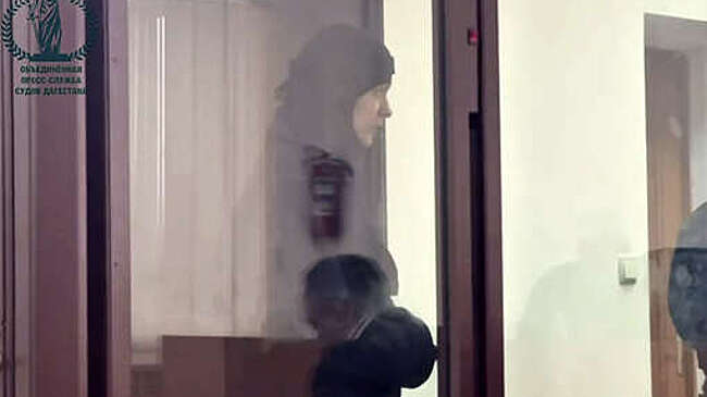 В Дагестане арестовали мать, которая катала в коляске дочь без признаков жизни