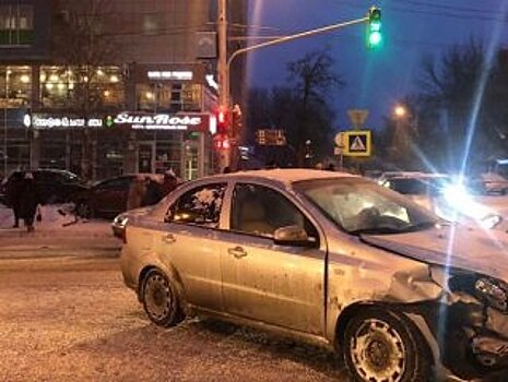 В центре Уфы водитель наехал на 27-летнюю девушку