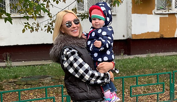 #мимимидня: Лера Кудрявцева поделилась с фолловерами забавными видео годовалой дочери