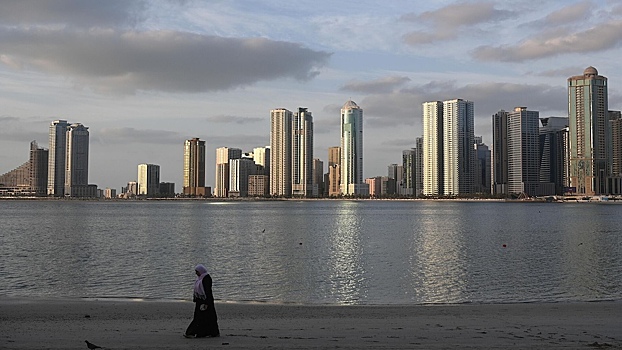 Банки ОАЭ начали ограничивать расчеты и закрывать счета россиян
