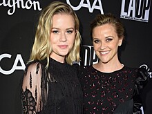 Мамина копия: Риз Уизерспун вышла в свет с 19-летней дочерью Авой