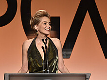 Шерон Стоун угрожают увольнением из-за ее агитаций о вакцинации