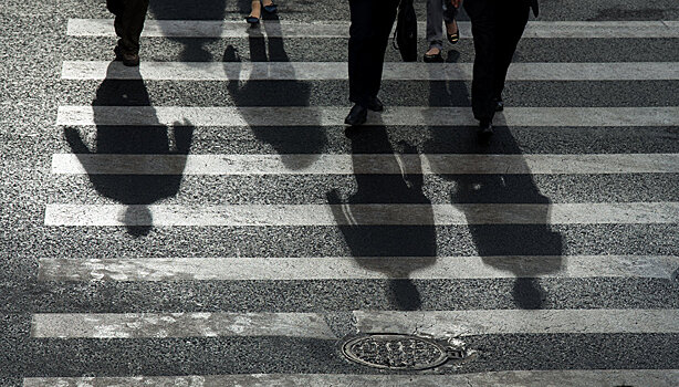 Внедорожник сбил пожилую женщину на "зебре" в Бишкеке