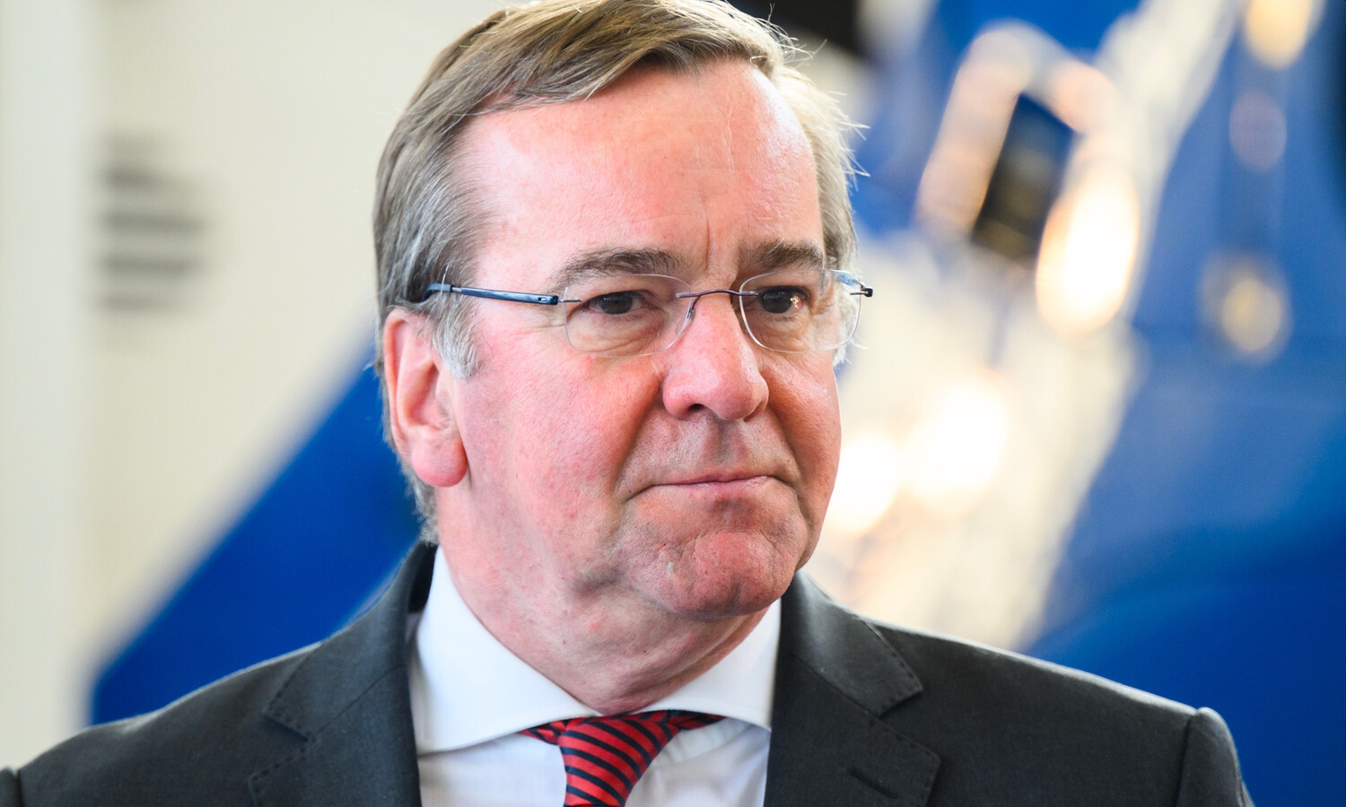 Министр обороны Германии напомнил об обещании немцев не вести войны