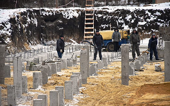 На стройке новой школы в Сасове вбили свыше 500 свай