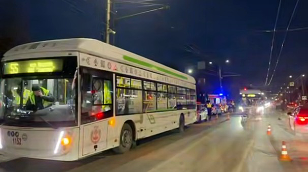 Троллейбус насмерть сбил ребенка на пешеходном переходе в Чувашии