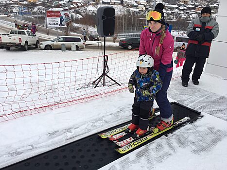 В фанпарке «Бобровый лог» стартовал новый курс реабилитации детей с помощью горных лыж