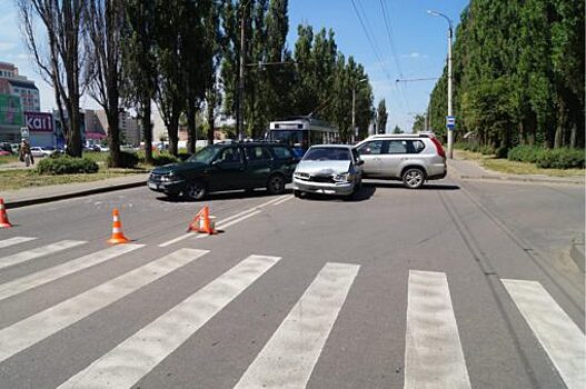 В Орле пожилой водитель внедорожника устроил массовое ДТП