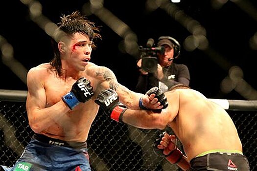 Американский боец осудил UFC за предвзятое отношение к брату Нурмагомедова