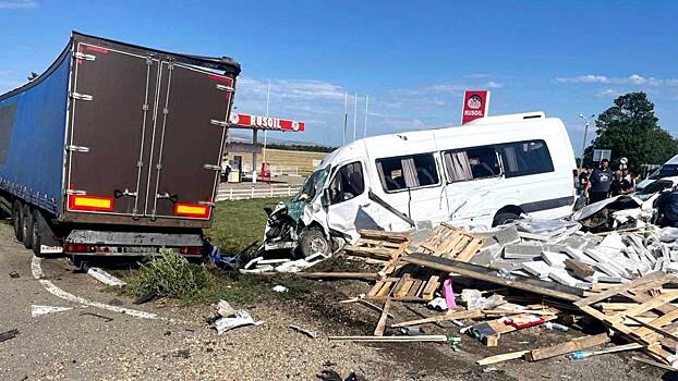 Смертельное ДТП с участием трех автомобилей произошло под Армавиром на Кубани