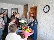 Начальник УФСИН России по Волгоградской области поздравил «Дитя Сталинграда», ветерана УИС Зинаиду Андрееву с Днем Победы