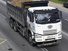 В Тюмени ввели автоматические штрафы за перевозку сыпучего груза без полога
