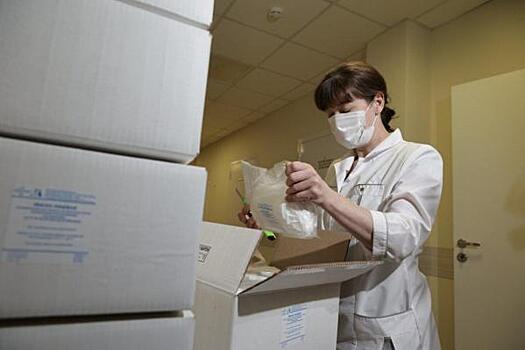Свердловским больницам подарили полмиллиона масок