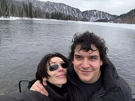 Настя Ивлеева показала фото с мужем Филиппом Бегаком из ЗАГСа в Мурманске