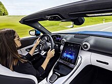 Новый родстер Mercedes-Benz получил гибкий сенсорный экран
