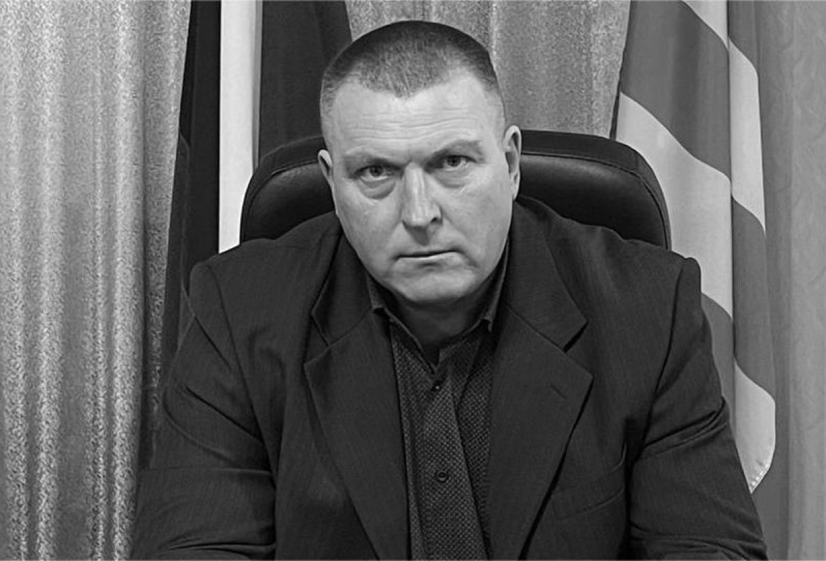 Скоропостижно скончался мэр районного центра в Омской области