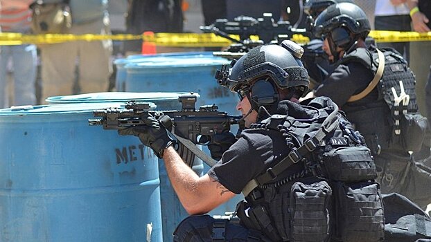 Полиция США застрелила в ресторане вооруженного мужчину