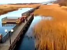 "Песок убрали, воду спустили": в Янтарном восстановили затопленный променад