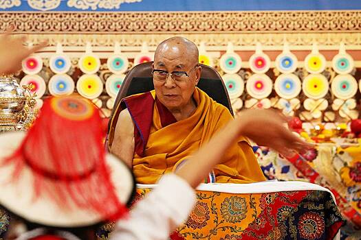 Стало известно о скандале из-за запоя эстонских делегатов перед визитом к Далай-ламе