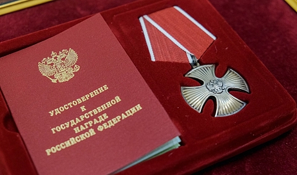 В Урюпинске семьям погибших в зоне СВО героев вручили ордена Мужества
