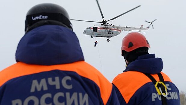 На Алтае автомобиль упал с моста в реку