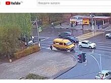 Стали известны подробности ДТП в центре Волгограда с BMW X-5 и Mercedes