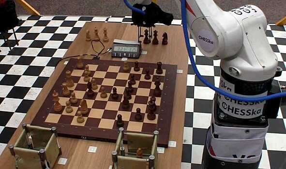 Российский шахматный робот Chesska уверенно побеждает гроссмейстеров