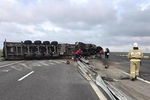 В Крыму год переворачивающихся фур