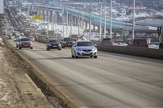 В Новосибирске до ноября ограничат движение по Октябрьскому мосту