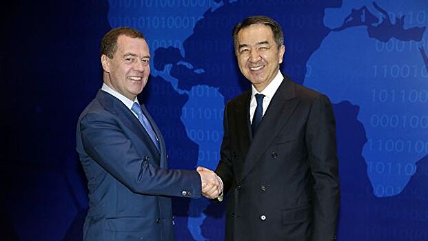 Медведев встретился с премьером Казахстана