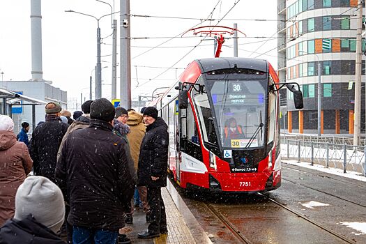 Жители Петербурга прокомментировали закрытие станции метро «Ладожская»