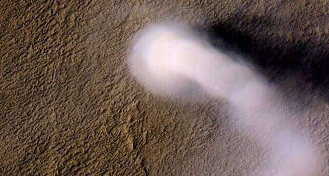 Марсоход Perseverance обнаружил уже более 300 пылевых вихрей на Марсе
