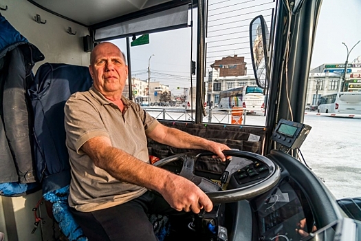 «Детей высаживать – грех»: новосибирский водитель автобуса рассказал о своей работе