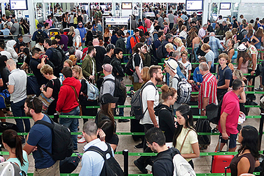 В крупнейшем аэропорту Каталонии началась забастовка