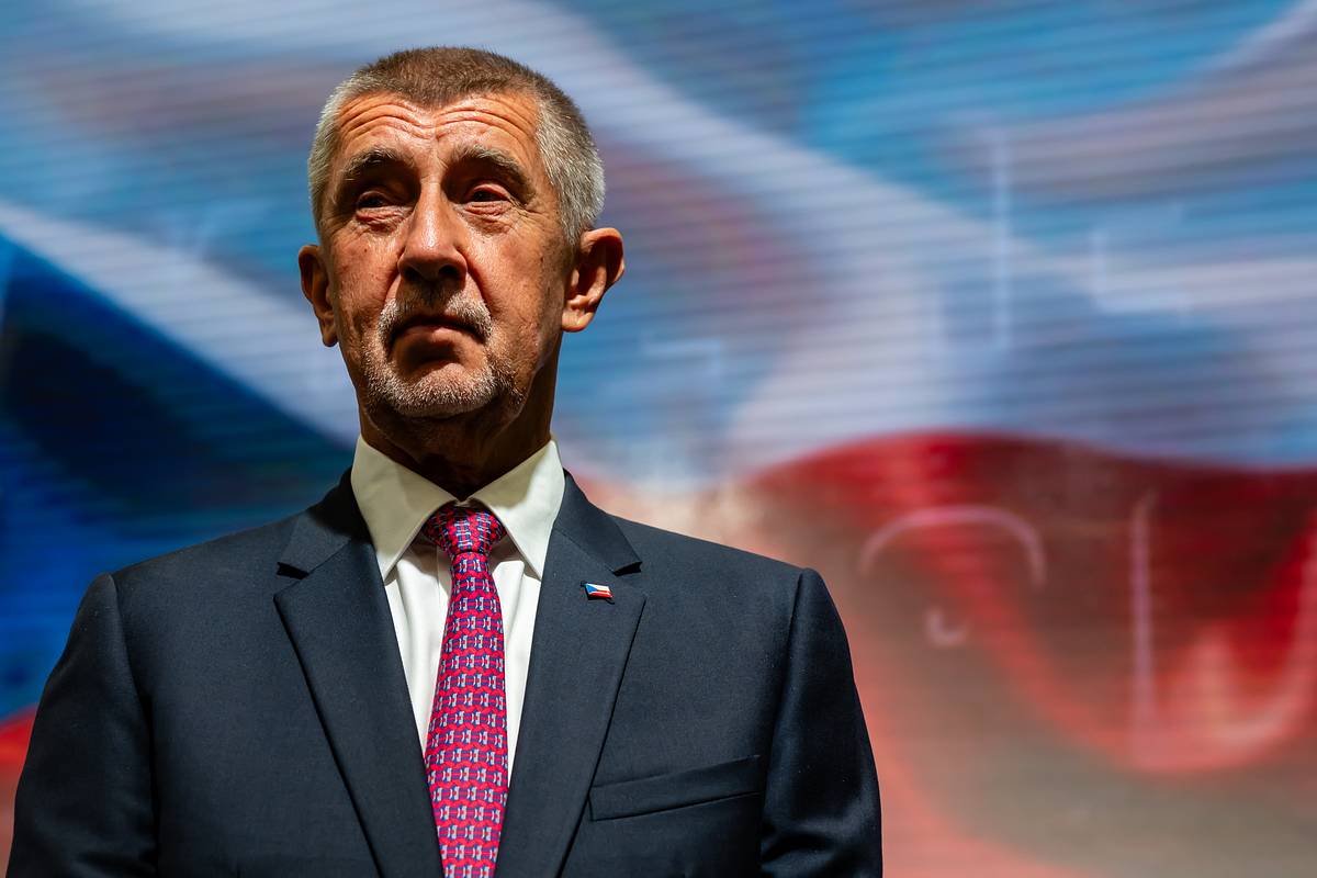 Премьер Чехии закрыл вопрос о поставках Украине самолетов