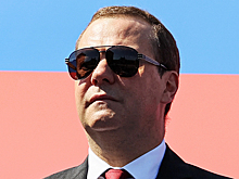 Медведев объяснил фото с фонарями в своей соцсети поддержкой Греты