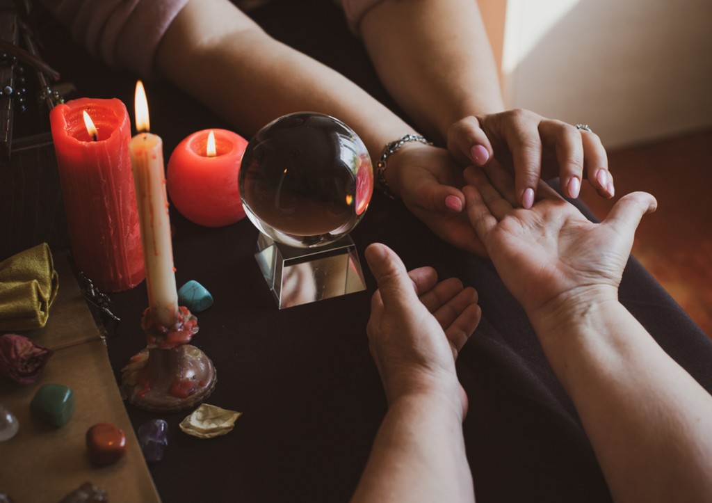 Среди россиян вырос интерес к эзотерике