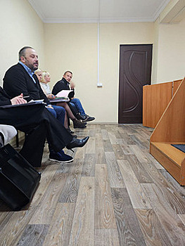 В Калининграде директора детской спортивной школы судят за неприличный жест