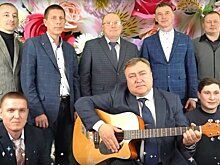 Главы районов Удмуртии поздравили дам песнями и плясками