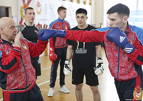 Спортсмены и тренеры ЦСКА провели мастер-классы для курсантов Военного университета Минобороны