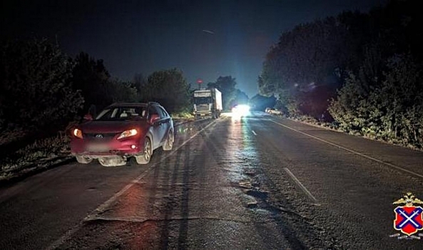 В массовом ДТП под Волгоградом пострадали три человека