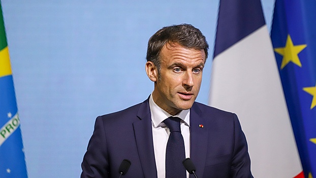 Макрон назвал помощь Киеву причиной высокого внешнего долга Франции