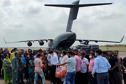 Самолет с эвакуированными попал под обстрел в Кабуле
