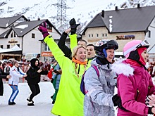 Танцы на снегу: на Эльбрусе стартовал новый горнолыжный сезон