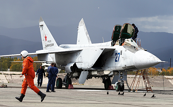Замена МиГ-31: Осилит ли Россия новый супер-перехватчик