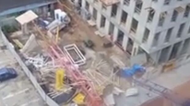Видео: В Польше рухнул 30-метровый строительный кран