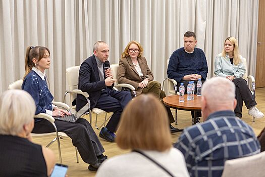 Для москвичей старшего поколения работает киноклуб «Московского долголетия»